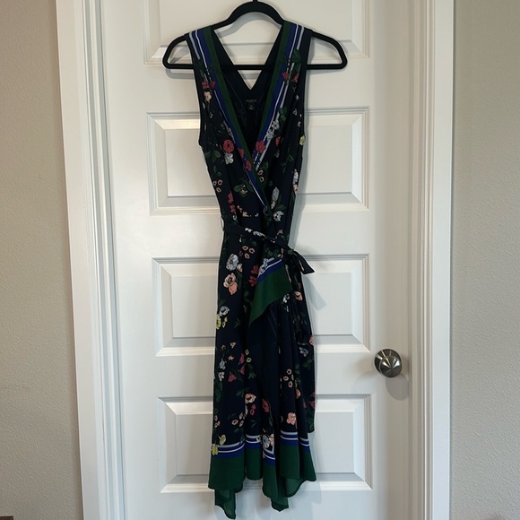 EUC Ann Taylor Petite Navy Floral Wrap Dress - Picture 2 of 3